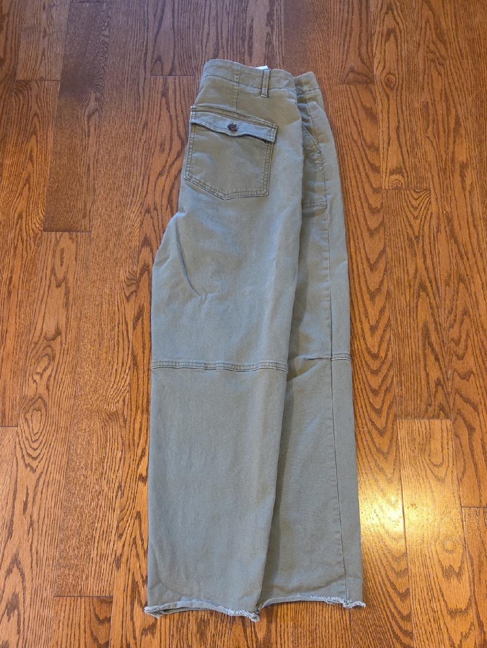 Banana Republic Women's Cargo Pants in Olive